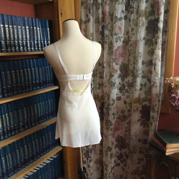 Embroidered bridal baby doll with matching thong - Picture 3 of 7